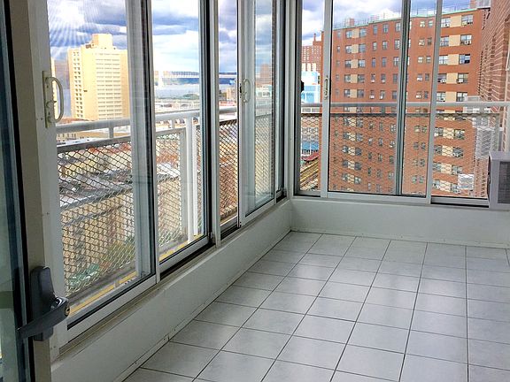 5th image of 100 La Salle St APT 17A