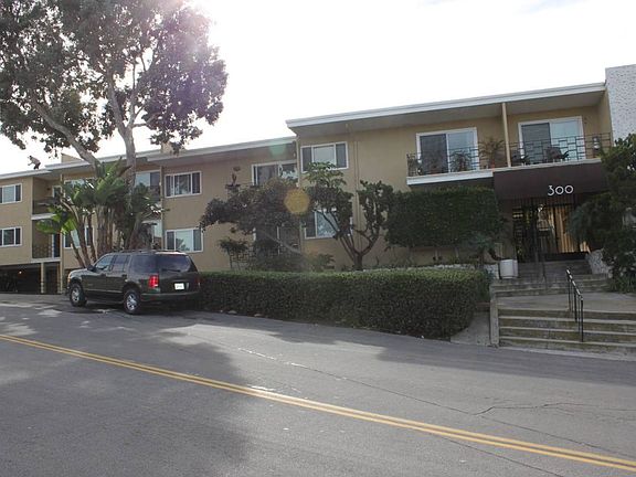 5th image of 300 Palos Verdes Blvd APT 17