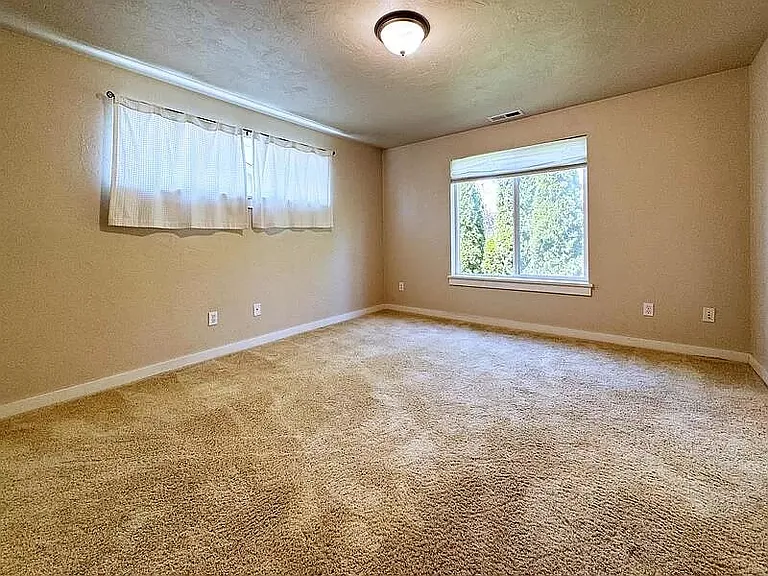 2523 Mountain Ter — Photo 8