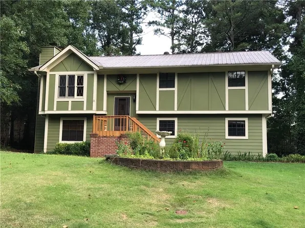 4576 Canda Dr, Lilburn, GA 30047