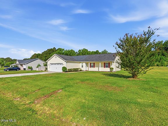 3rd image of 111 Woodbury Farm Dr
