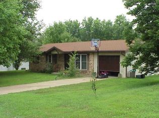 1230 Dewey St, Houston, MO 65483