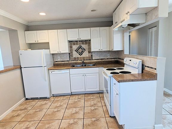 5th image of 923 Bradley Court