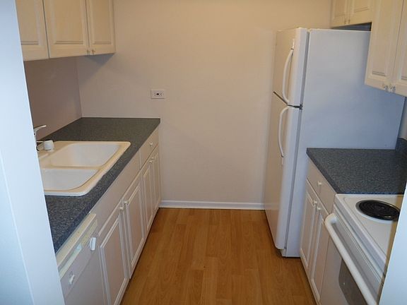 4th image of 14030 S Laramie Ave #1701