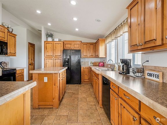5th image of 10224 Maple Drive NE