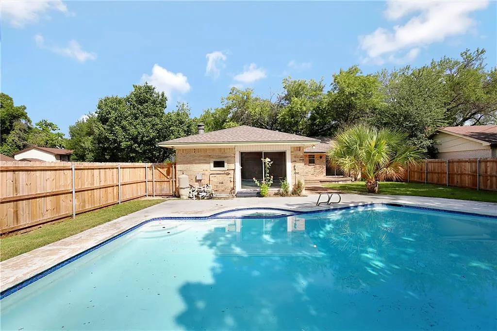 2830 Greenhill Dr photo 1