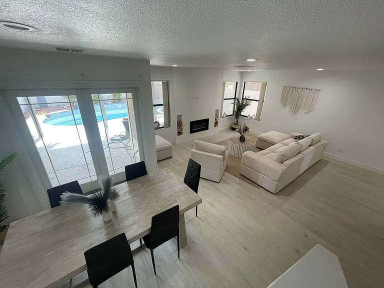 3004 Ocean View Dr — Photo 2