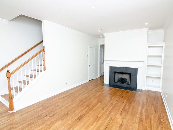 3rd image of 3006 Newport Valley Cir