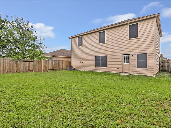 5th image of 1315 Wallflower Ave