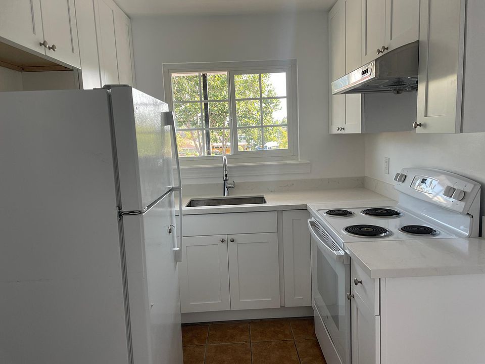 1st image of 2343 University Ave APT 5
