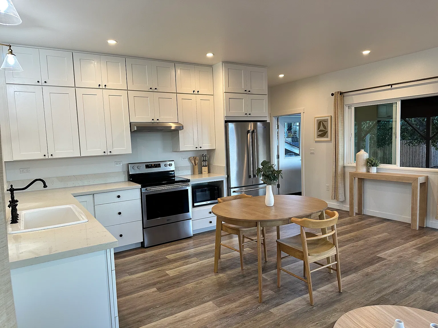 1 bed, 750 sqft, $3,400 — Photo 3