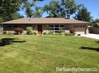 2114 Paddock Ln, Wheaton, IL 60187