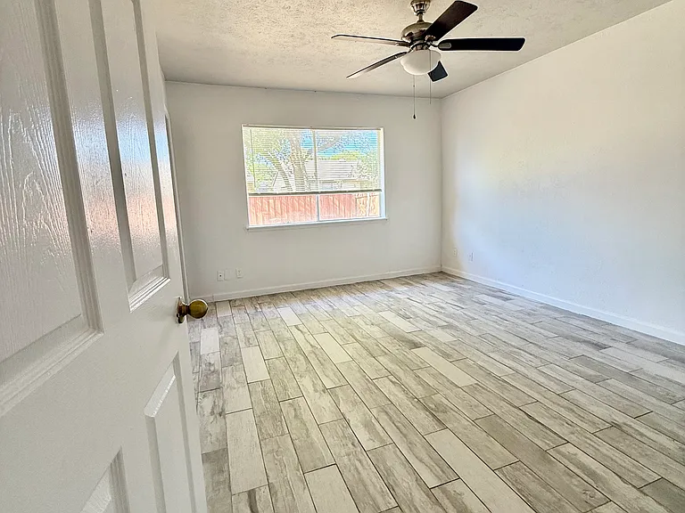 545 Oldbridge Dr — Photo 10
