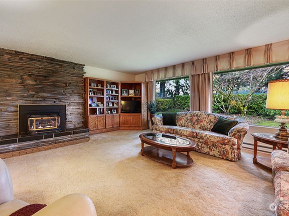 5th image of 90 E Woodland Drive