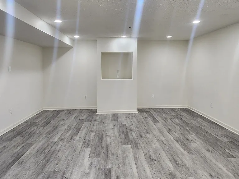 406 Clairborne St — Photo 18