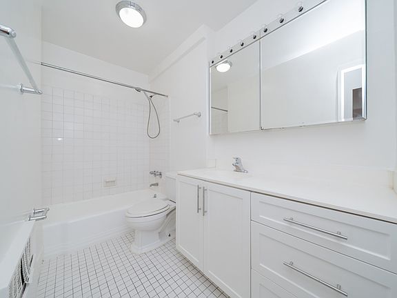 3rd image of 236 E 36th St #4G