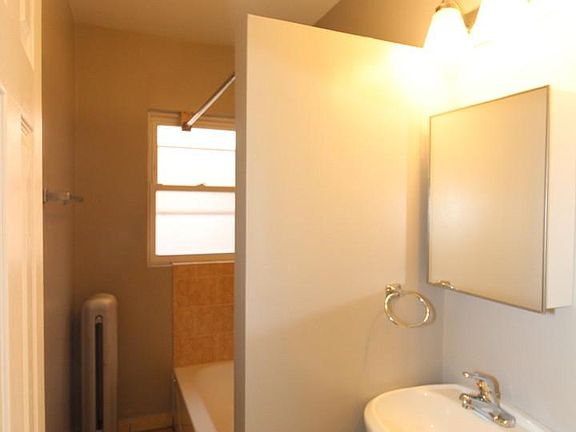 5th image of 1352 W Argyle St APT 3N