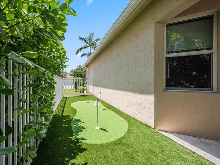 8152 Butler Greenwood Dr — Photo 19
