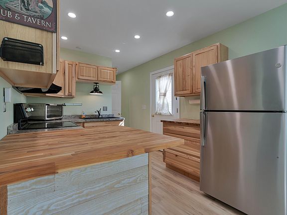 4th image of 707 Sanborn Road