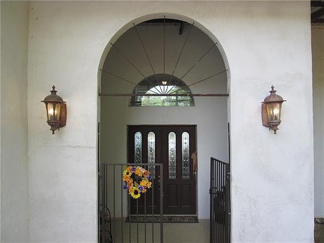 1st image of 206 Autumn Ct