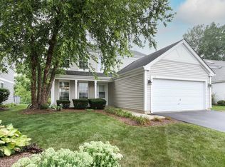 41 Hummingbird Ln, Streamwood, IL 60107