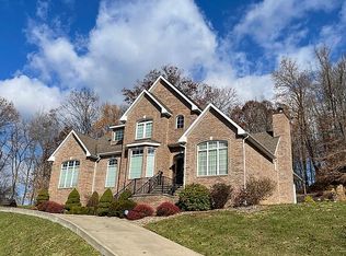 326 Ridgeway Dr, Bridgeport, WV 26330