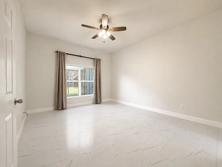 1636 Thoroughbred Dr — Photo 10