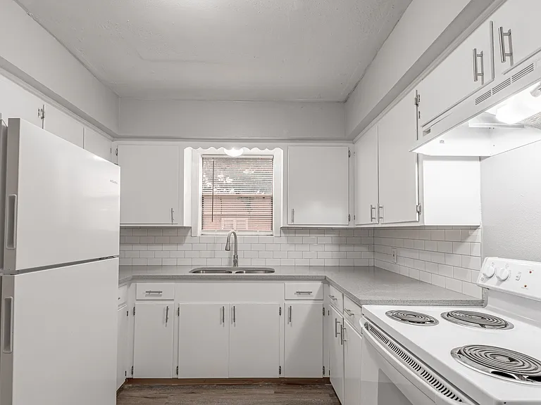 818 University Ave #3 — Photo 10