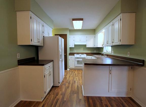 3rd image of 5071 Ashdale Ln