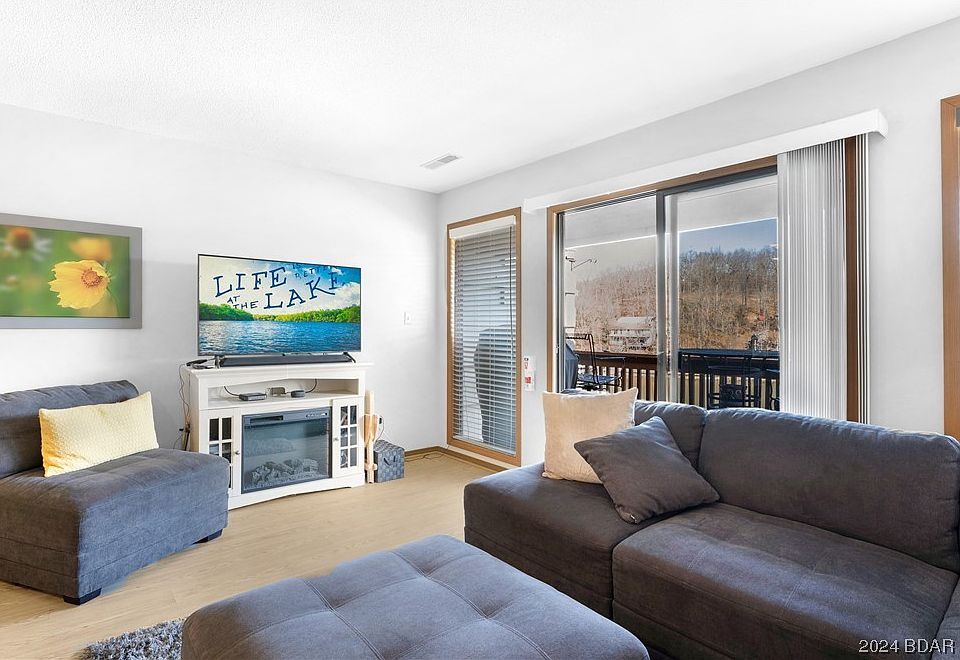 1st image of 907 Crawford Dr #306
