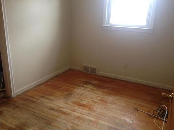 4th image of 18570 Hazelwood St
