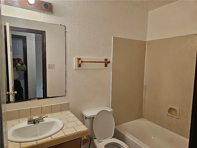 7808 Sun St — Photo 14