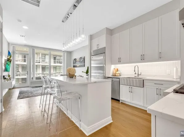 3 Somerset Ln Unit 505, Edgewater, NJ 07020