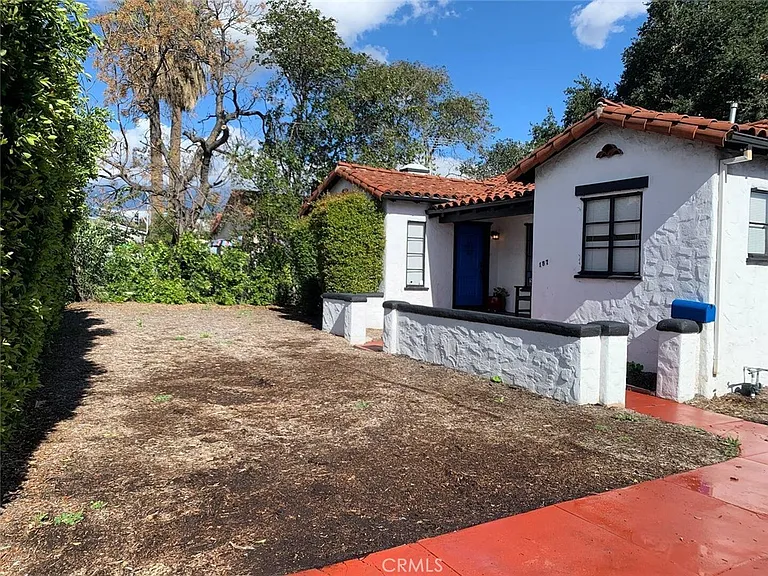 1574 N Orange Grove Ave — Photo 28