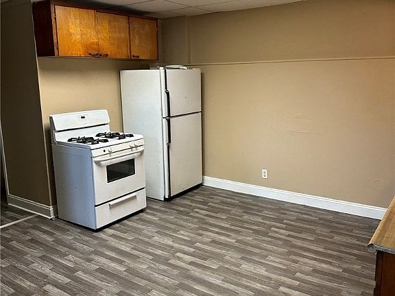 3rd image of 628 Eastland Ave