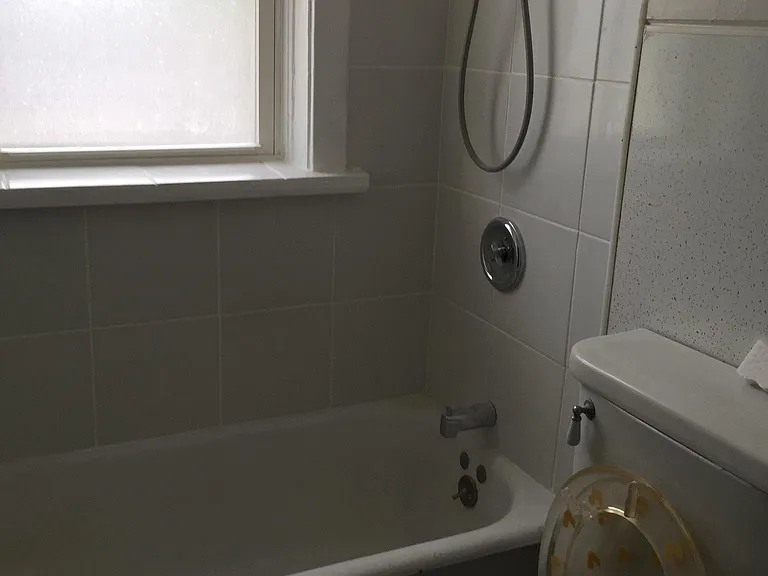1139 Bellevue Ave — Photo 2