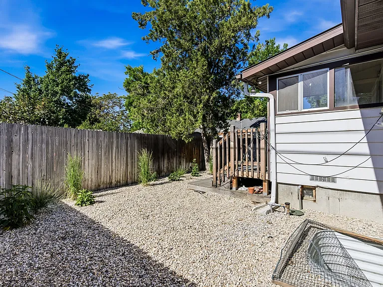 2034 S Broxon St — Photo 40