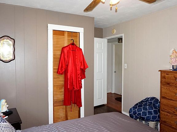 5th image of 218 Delespine Ave