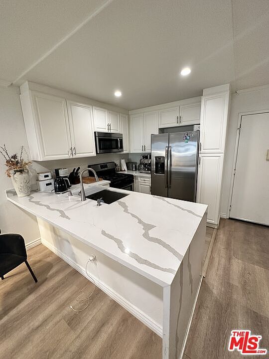1st image of 5550 Owensmouth Ave APT 101