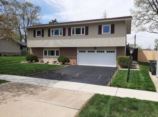 5702 Lancaster Dr, Oak Forest, IL 60452