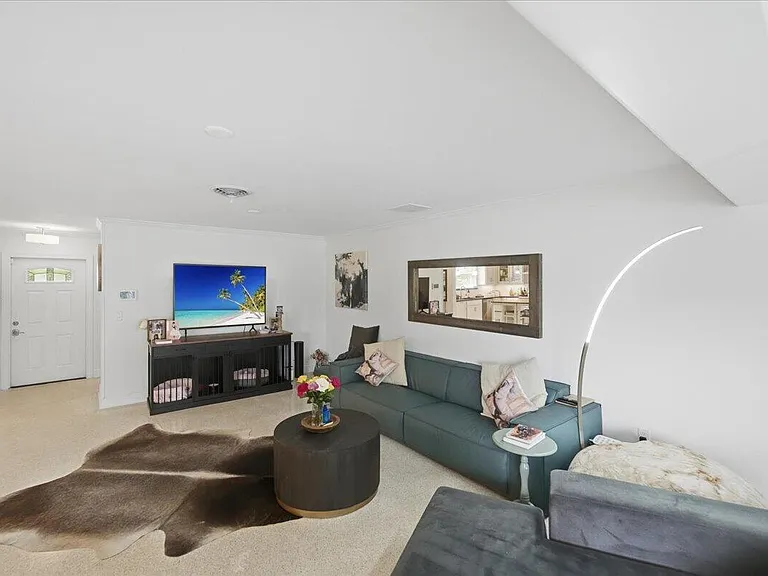 206 SE Wentworth Dr — Photo 6