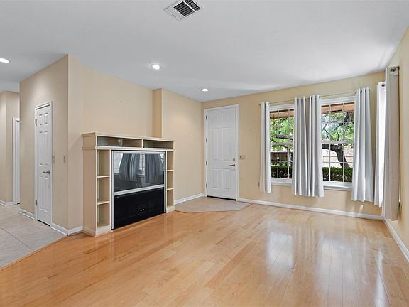 5th image of 214 Whispering Wind Dr
