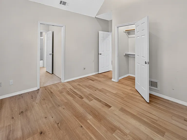 2105 Rolling Oak Ln — Photo 22