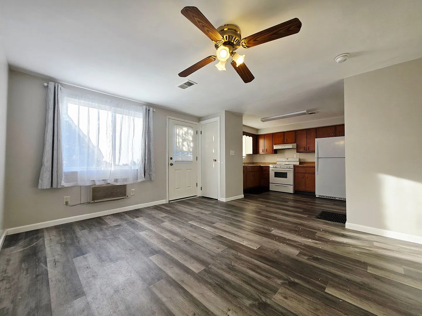 Charming 1BR Apartment in Stowe Township | Open Concept & Off-Street Parking — Photo 2