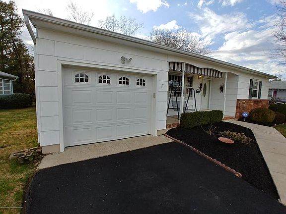 2nd image of 40 Sutherland Ct