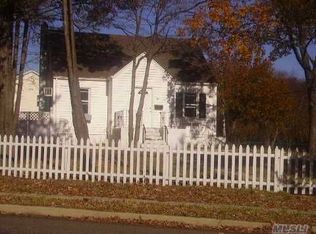 95 Grand Blvd, Wyandanch, NY 11798