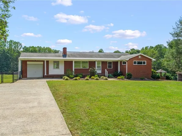 2548 E Old Us Highway 421, Yadkinville, NC 27055