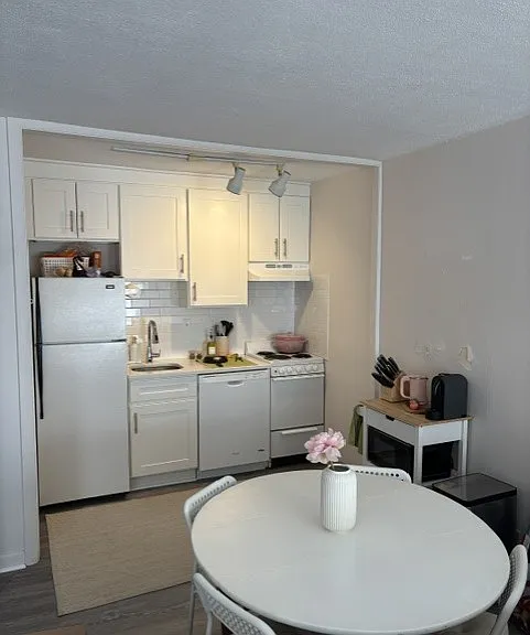 12 Hammond Pond Pkwy — Photo 6