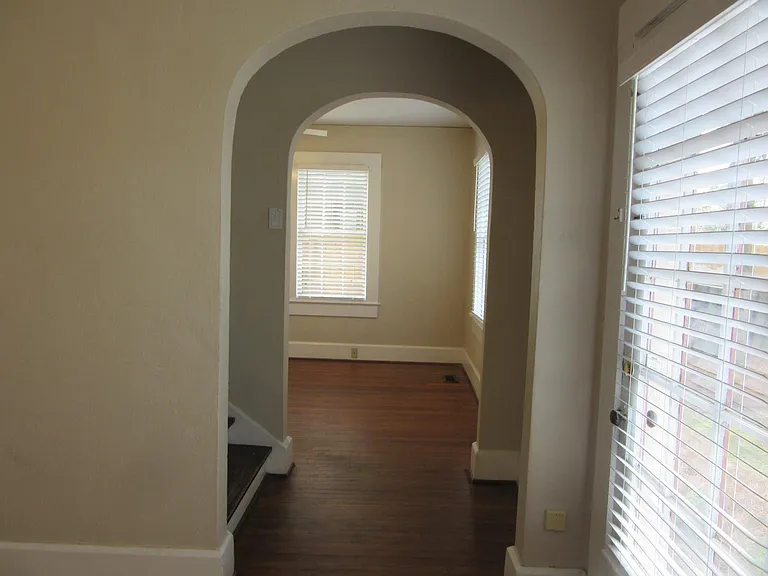 207 E Ann St — Photo 6
