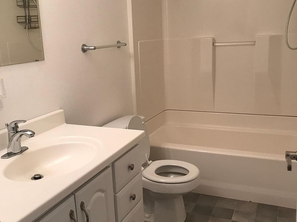 1st image of 212B 16th St NE